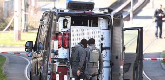 Auto in corsa sulla folla a Lipsia, due morti e due feriti gravi