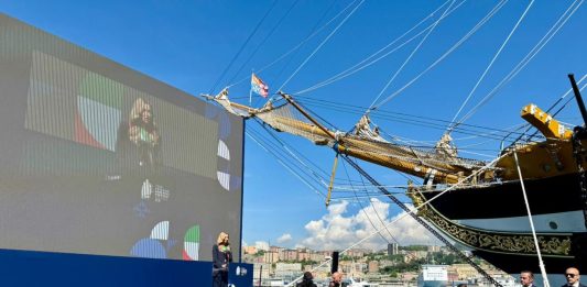 La Nave Vespucci lascia il Porto di Genova, Salis “Ambasciata galleggiante d’Italia” / Video