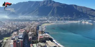 Castellammare di Stabia, 14enne in difficoltà emotiva chiama e chiede aiuto ai Carabinieri: salvato da un vice brigadiere / Video