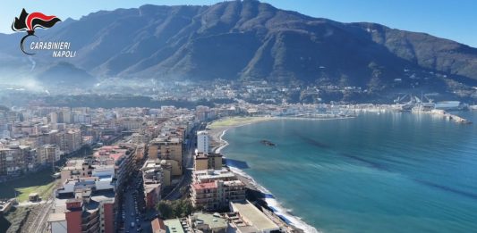 Castellammare di Stabia, 14enne in difficoltà emotiva chiama e chiede aiuto ai Carabinieri: salvato da un vice brigadiere / Video