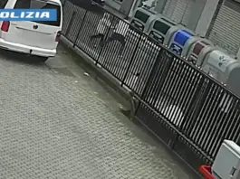 Tenta di rapinare un’anziana di 94 anni per strada a Torino, arrestato un 35enne