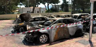 Incendio nel punto vendita di Sicily by Car a Villagrazia di Carini, a fuoco decine di auto a noleggio. Solidarietà da Schifani e Lagalla