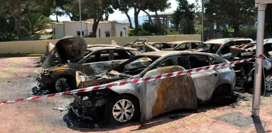 Incendio nel punto vendita di Sicily by Car a Villagrazia di Carini, a fuoco decine di auto a noleggio. Solidarietà da Schifani e Lagalla