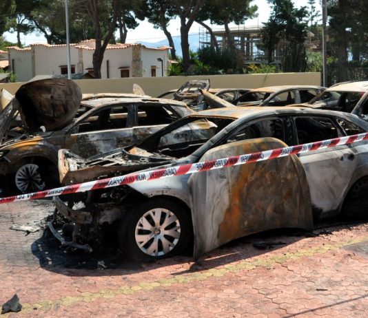 Incendio nel punto vendita di Sicily by Car a Villagrazia di Carini, a fuoco decine di auto a noleggio. Solidarietà da Schifani e Lagalla