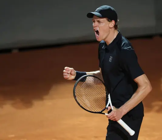 Sinner batte Medvedev e vola in finale agli Internazionali d’Italia, sfiderà Ruud per il titolo a Roma
