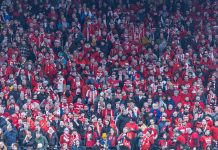 Fans storm pitch, Prague derby abandoned with Slavia minutes from title