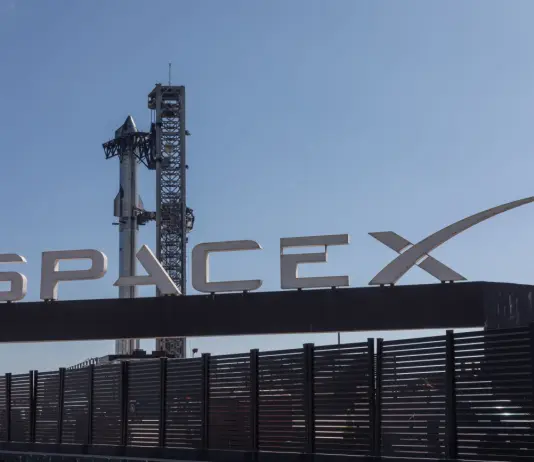 SpaceX, data center per l’IA in orbita: satelliti fino a 4 tonnellate