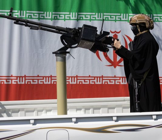 Iran, l’esercito americano colpisce due imbarcazioni civili: cinque morti. CNN “Coordinamento Israele-Usa per un potenziale nuovo attacco”