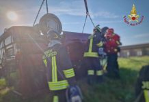 Minivan finisce dentro un canale nel Veneziano, tre morti