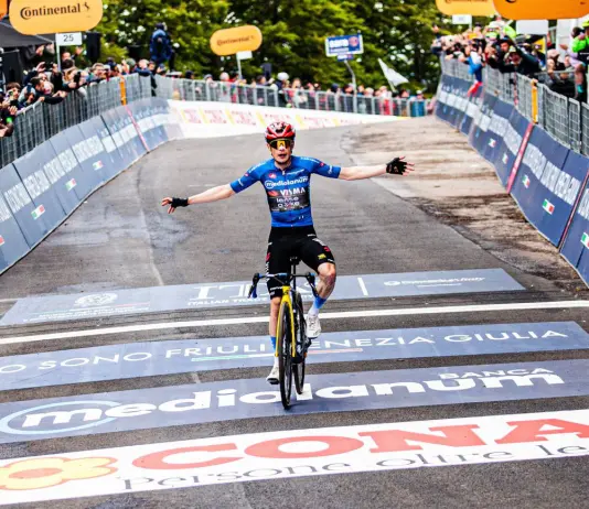 Giro d’Italia, Vingegaard vince il tappone alpino a Pila e conquista la maglia rosa