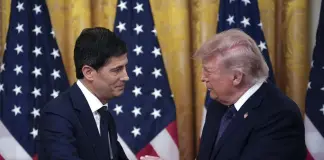Warsh giura alla Casa Bianca, è il nuovo presidente della Fed