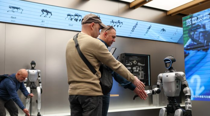 Cina: inaugurato a Pechino il primo punto vendita di Unitree Robotics (3)