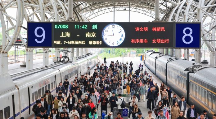 Cina: le ferrovie prevedono 158 milioni di passeggeri per la Festa del Lavoro (1)