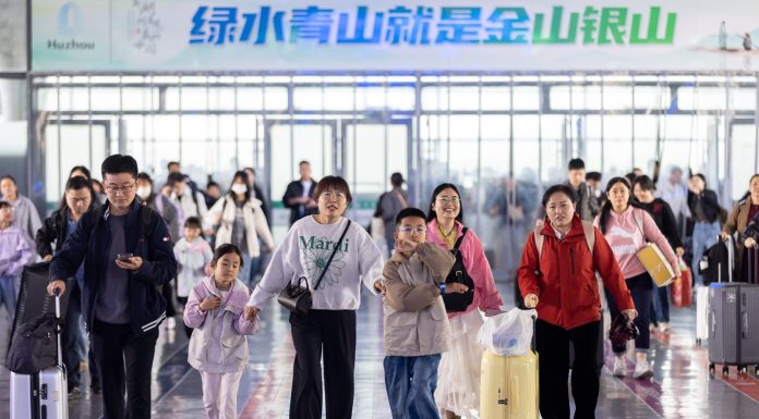 Cina: le ferrovie prevedono 158 milioni di passeggeri per la Festa del Lavoro (3)