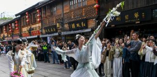 Cina: Festa del Lavoro all’insegna di cultura e divertimento (3)