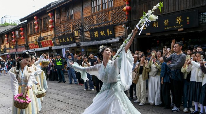 Cina: Festa del Lavoro all’insegna di cultura e divertimento (3)