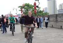 Cina: i turisti scelgono natura e svago per le vacanze della Festa del Lavoro (1)
