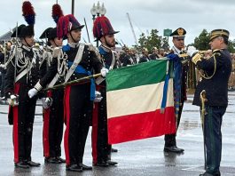 La bandiera di guerra dell’Arma dei Carabinieri insignita della massima onorificenza portoghese