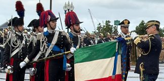 La bandiera di guerra dell’Arma dei Carabinieri insignita della massima onorificenza portoghese