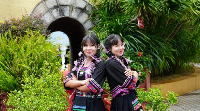 Cina: in corso nello Yunnan il festival internazionale dei gemelli (1)