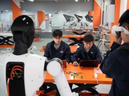 Cina: giovani talenti promuovono sviluppo di robotica industriale a Hefei (1)
