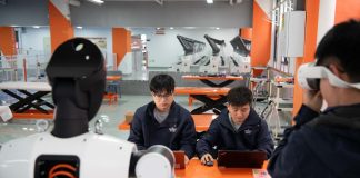 Cina: giovani talenti promuovono sviluppo di robotica industriale a Hefei (1)