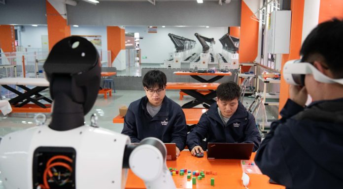 Cina: giovani talenti promuovono sviluppo di robotica industriale a Hefei (1)