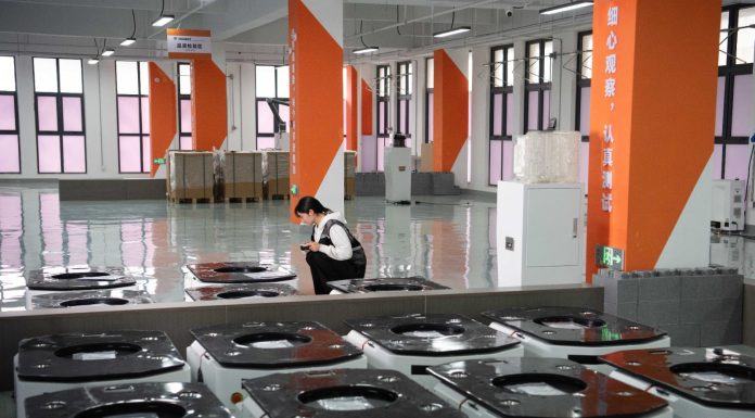 Cina: giovani talenti promuovono sviluppo di robotica industriale a Hefei (3)