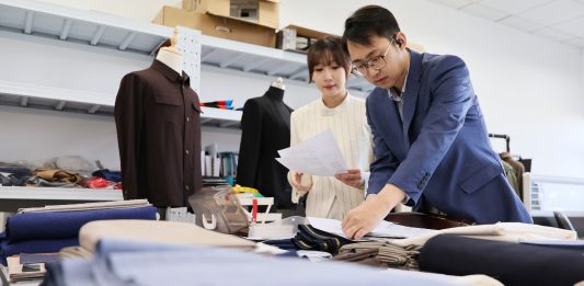 Cina: giovani designer rinnovano lo storico marchio di moda Diyang (3)