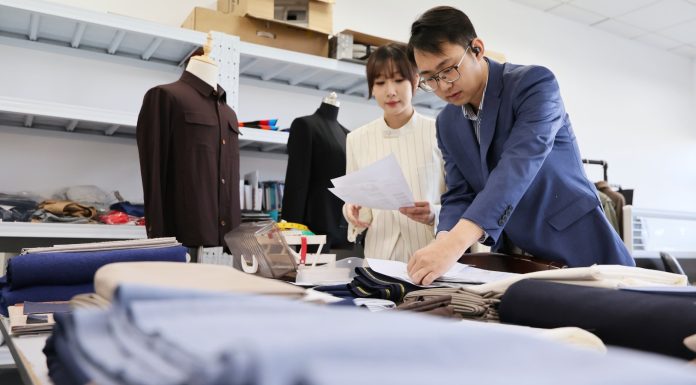 Cina: giovani designer rinnovano lo storico marchio di moda Diyang (3)