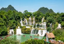 Cina: persone si godono il tempo libero durante vacanze del primo maggio (2)