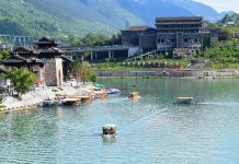Cina: persone si godono il tempo libero durante vacanze del primo maggio (3)