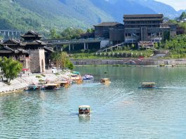 Cina: persone si godono il tempo libero durante vacanze del primo maggio (3)
