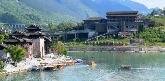 Cina: persone si godono il tempo libero durante vacanze del primo maggio (3)