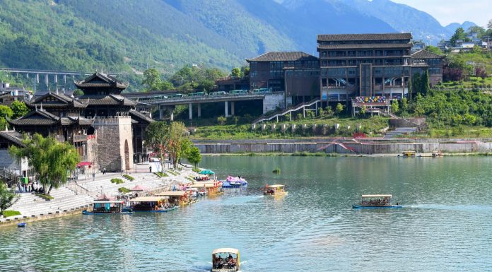 Cina: persone si godono il tempo libero durante vacanze del primo maggio (3)