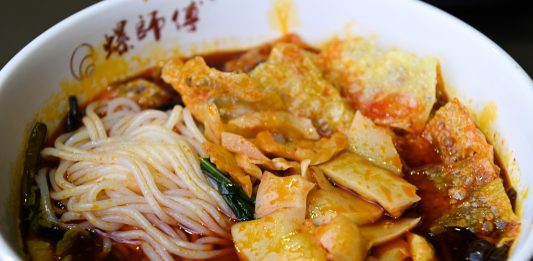 Cina: a Liuzhou si producono germogli di bambù sottaceto per il Luosifen (3)
