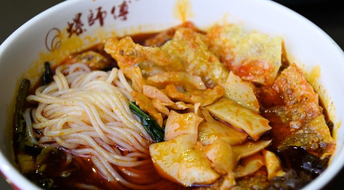 Cina: a Liuzhou si producono germogli di bambù sottaceto per il Luosifen (3)