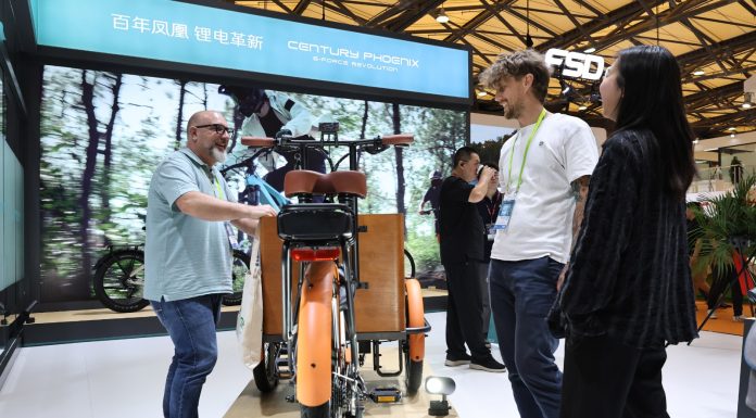Cina: in corso a Shanghai la Fiera internazionale della bicicletta (1)