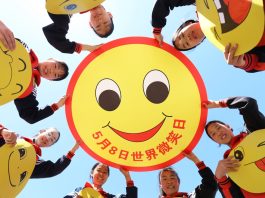 Cina: gli studenti celebrano la Giornata mondiale del sorriso (2)