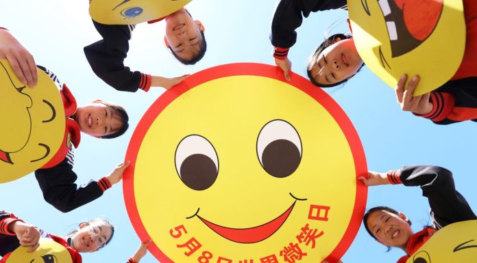 Cina: gli studenti celebrano la Giornata mondiale del sorriso (2)