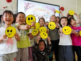 Cina: gli studenti celebrano la Giornata mondiale del sorriso (3)