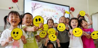 Cina: gli studenti celebrano la Giornata mondiale del sorriso (3)