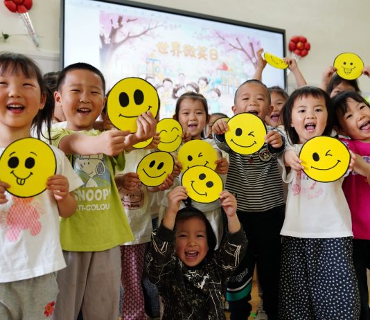 Cina: gli studenti celebrano la Giornata mondiale del sorriso (3)