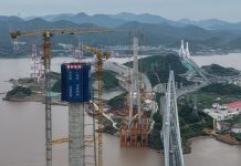 Cina: terminate le due torri principali del ponte stradale-ferroviario Taoyaomen (2)