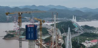 Cina: terminate le due torri principali del ponte stradale-ferroviario Taoyaomen (2)