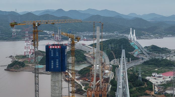 Cina: terminate le due torri principali del ponte stradale-ferroviario Taoyaomen (2)