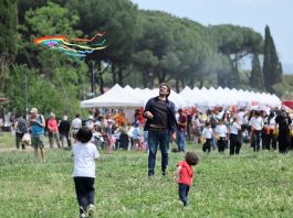 Roma: al Parco degli Acquedotti il festival internazionale degli aquiloni (1)