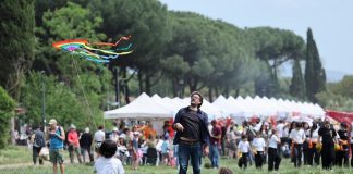 Roma: al Parco degli Acquedotti il festival internazionale degli aquiloni (1)