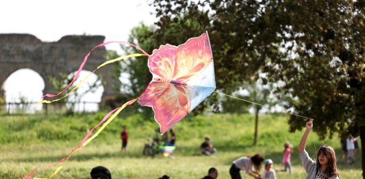 Roma: al Parco degli Acquedotti il festival internazionale degli aquiloni (2)