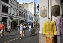 Cina: Haikou, la Qilou Old Street è diventata una meta popolare per turisti (2)